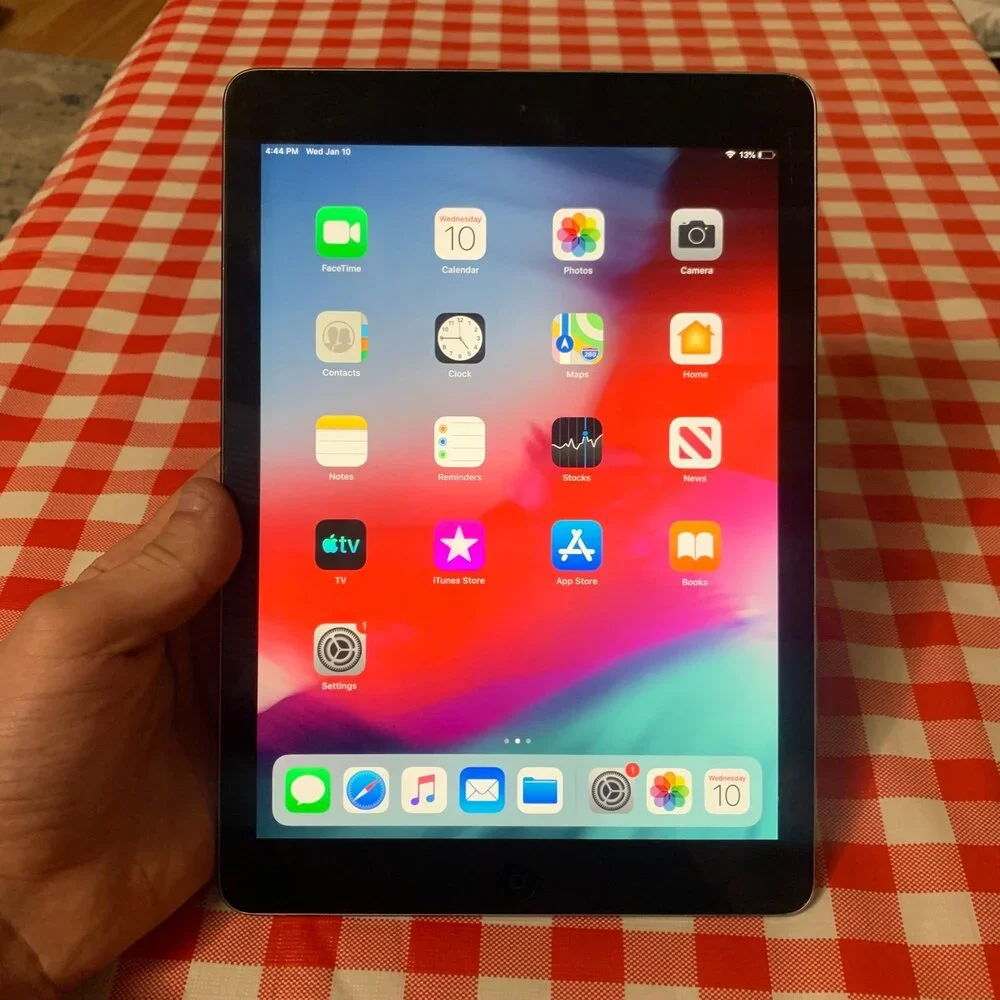 Apple iPad Air 1st Gen. (A1474) 32GB - Gray (Wi-Fi Only) 9.7